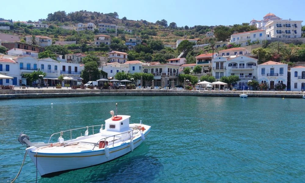 BBC: Με ένα ταξίδι στην Ικαρία ξεδιπλώνει το μυστικό της μακροζωίας